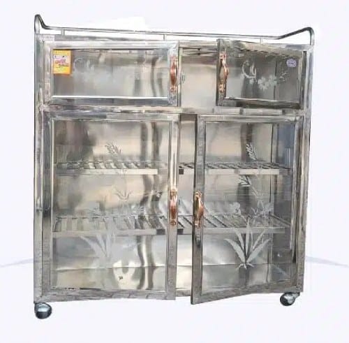 Tủ đựng chén inox có tốt không? So sánh với tủ gỗ truyền thống